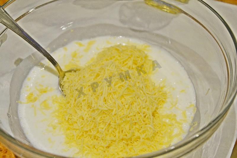 Шаг 3 приготовления Сырные лепешки с ветчиной