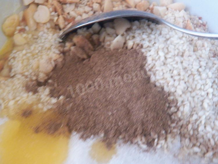 Шаг 17 приготовления Гата с арахисом и кунжутом