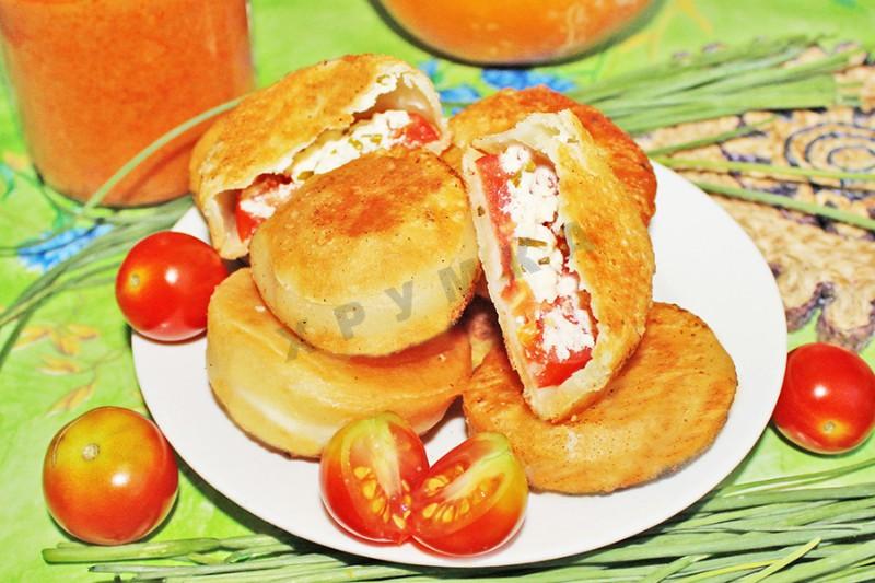 Шаг 13 приготовления Пирожки бомбочки с помидорами и сыром