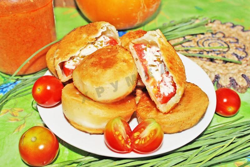 Обложка рецепта Пирожки бомбочки с помидорами и сыром
