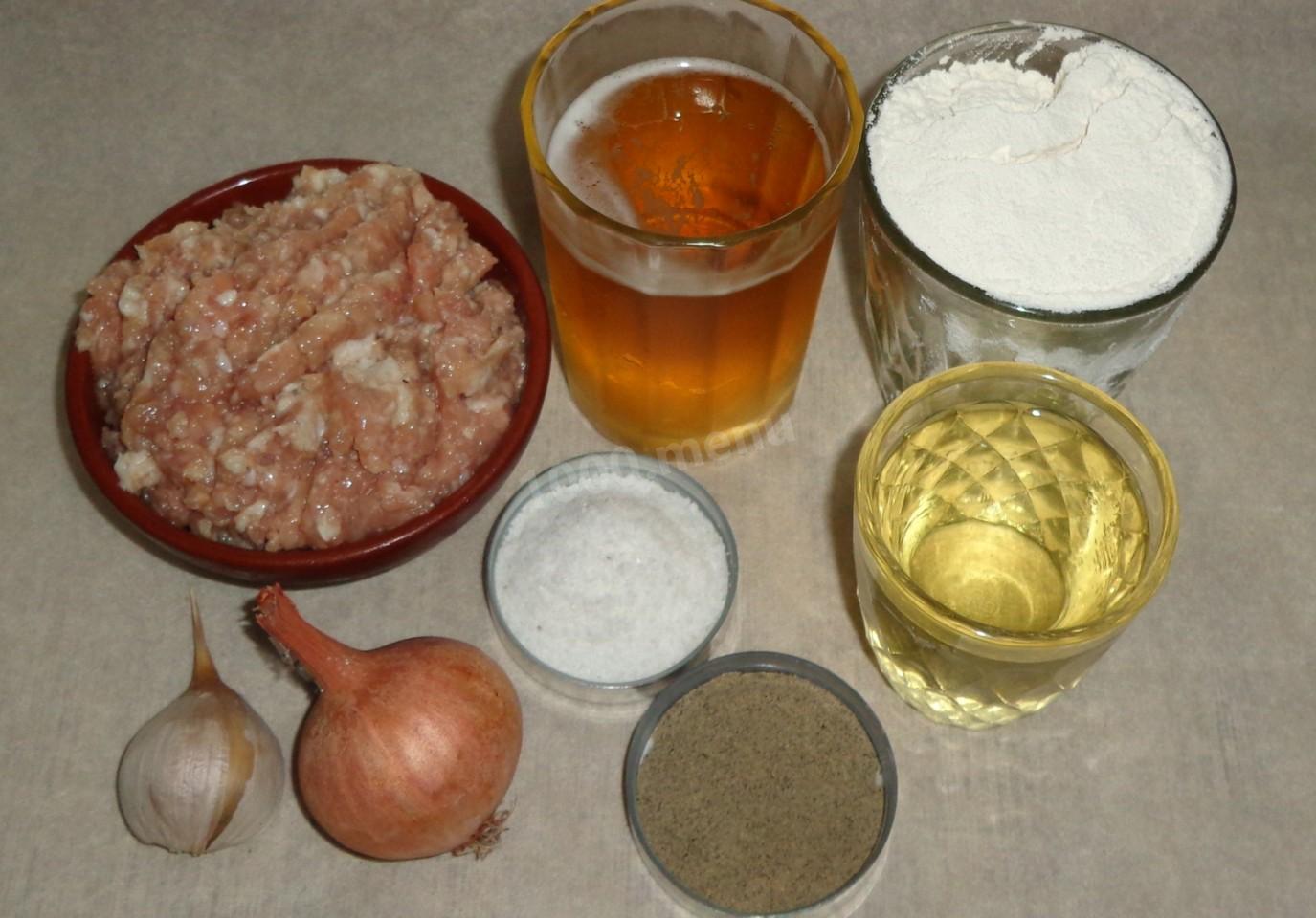 Шаг 1 приготовления Чебуреки на пиве