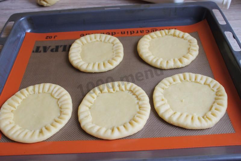 Шаг 10 приготовления Пирожки с курицей и картошкой в духовке