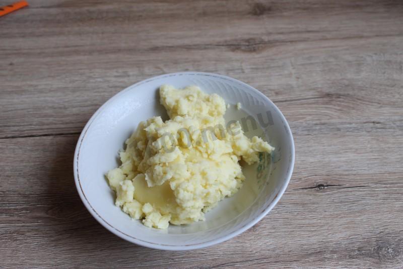 Шаг 6 приготовления Пирожки с курицей и картошкой в духовке