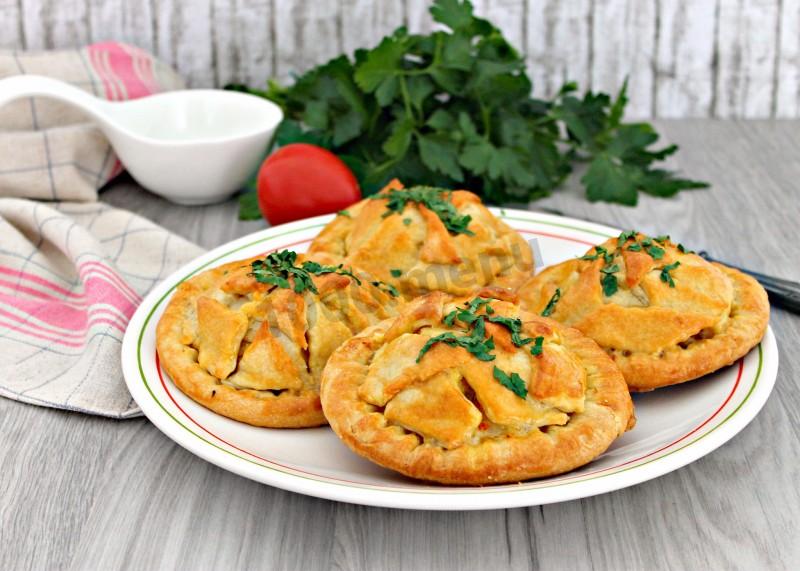 Обложка рецепта Пирожки с курицей и картошкой в духовке