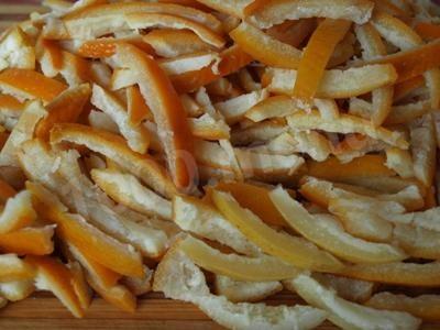 Шаг 1 приготовления Цукаты из мандарин (мандариновой кожуры)