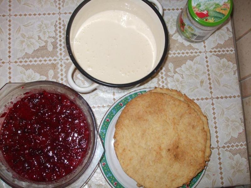 Шаг 2 приготовления Домашний клюквенный торт с клюквой
