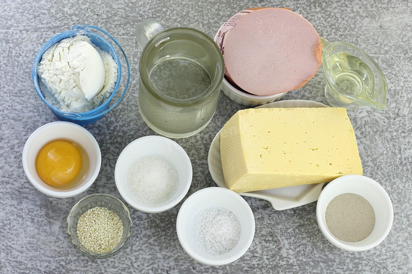 Шаг 1 приготовления Булочки с колбасой и сыром