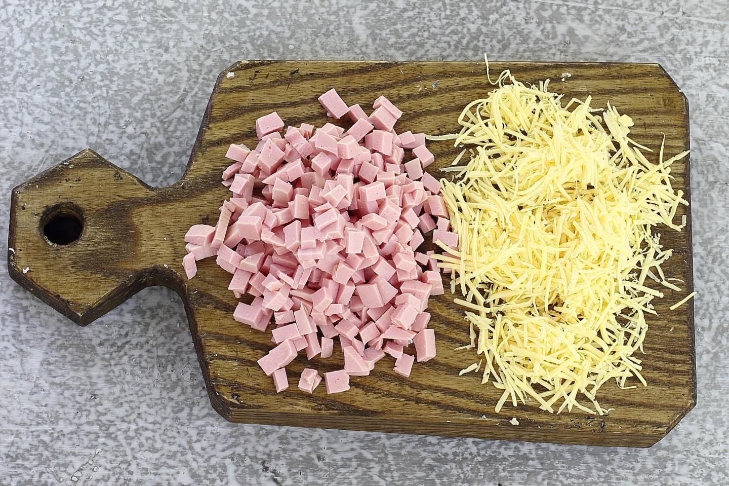 Шаг 10 приготовления Булочки с колбасой и сыром