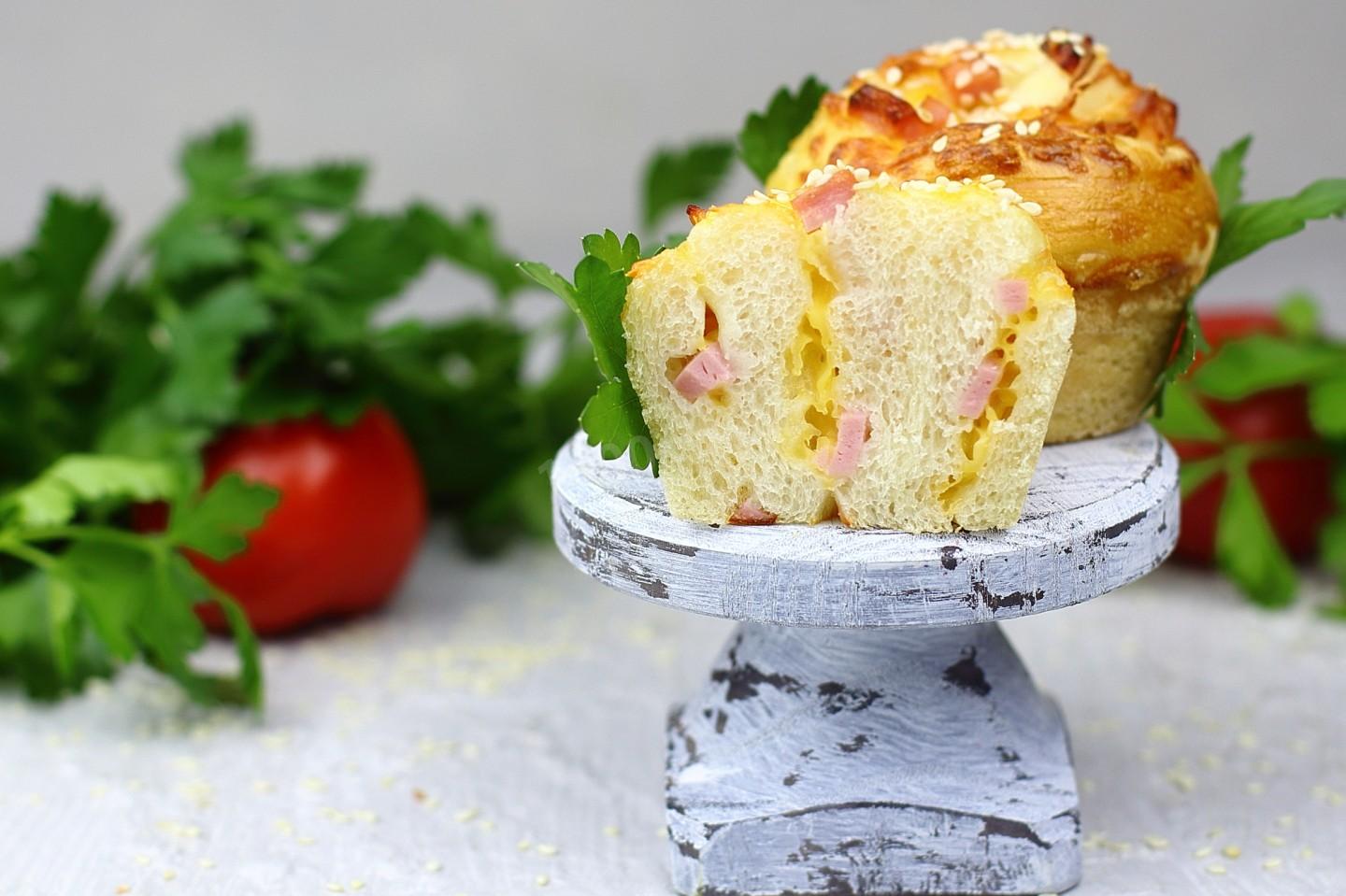 Шаг 20 приготовления Булочки с колбасой и сыром