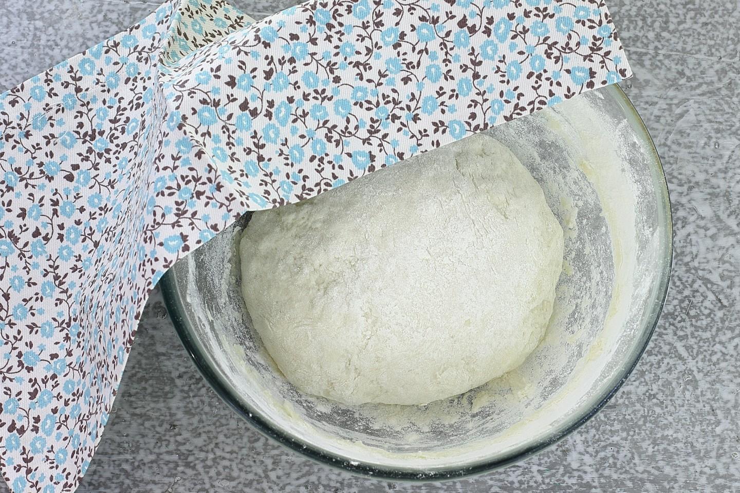 Шаг 9 приготовления Булочки с колбасой и сыром