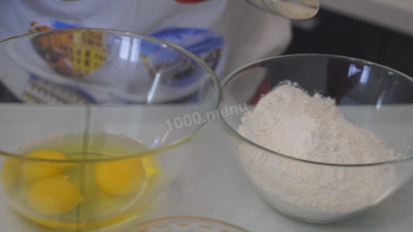 Шаг 1 приготовления Нежный фруктовый десерт с шоколадом и сыром