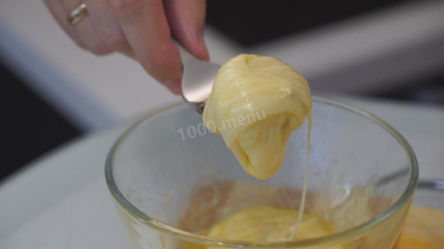 Шаг 10 приготовления Нежный фруктовый десерт с шоколадом и сыром