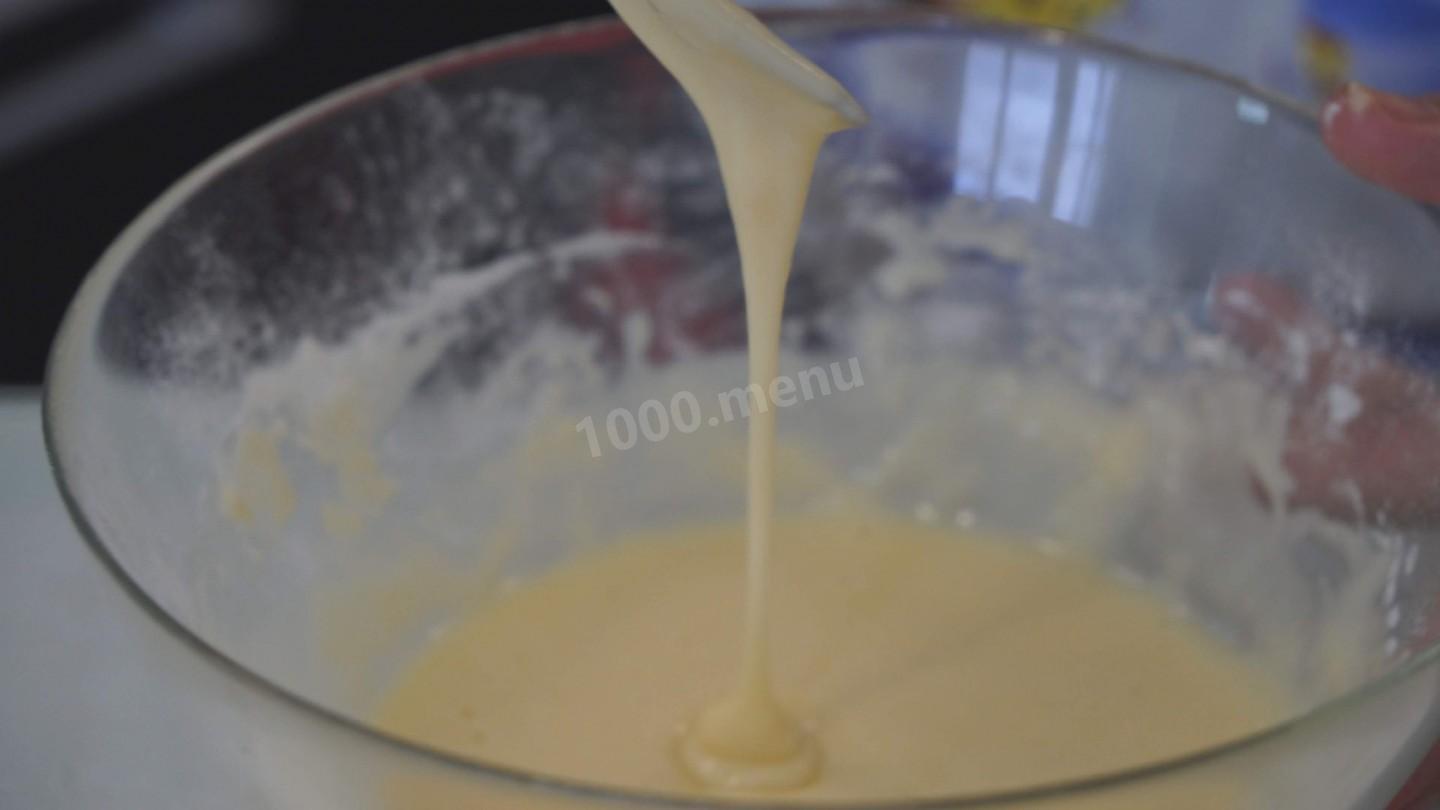 Шаг 3 приготовления Нежный фруктовый десерт с шоколадом и сыром