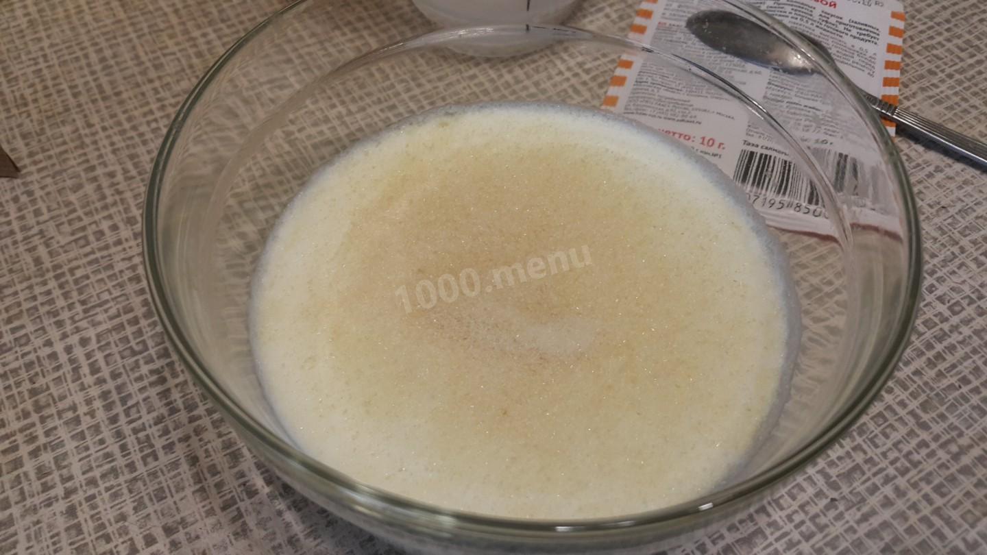 Шаг 1 приготовления Десерт молочный с кокосовой стружкой
