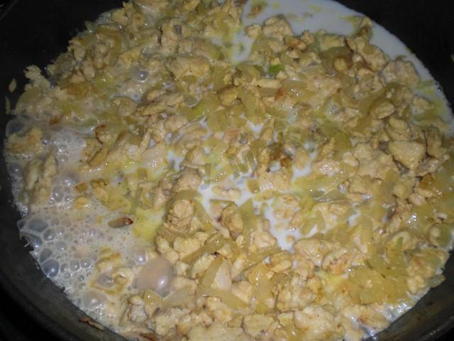 Шаг 6 приготовления Блины с курицей и сыром