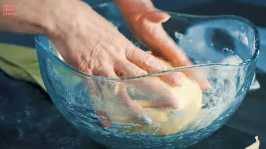 Шаг 15 приготовления Пирожки с картошкой капустой и сосиской