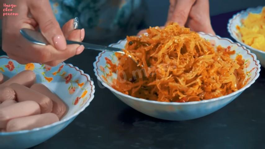 Шаг 16 приготовления Пирожки с картошкой капустой и сосиской