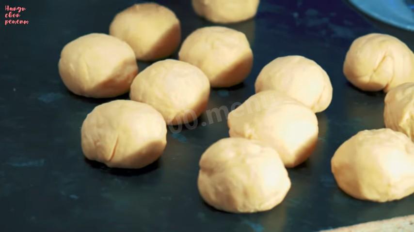 Шаг 20 приготовления Пирожки с картошкой капустой и сосиской