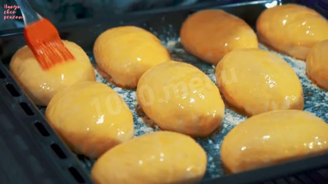 Шаг 29 приготовления Пирожки с картошкой капустой и сосиской