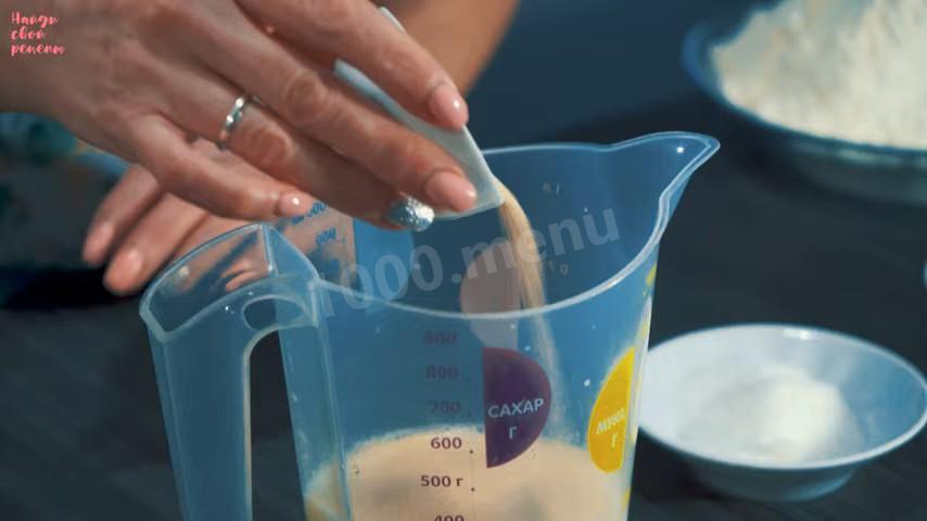 Шаг 3 приготовления Пирожки с картошкой капустой и сосиской