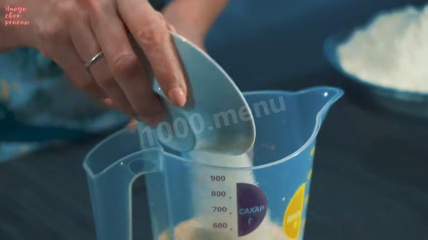 Шаг 4 приготовления Пирожки с картошкой капустой и сосиской