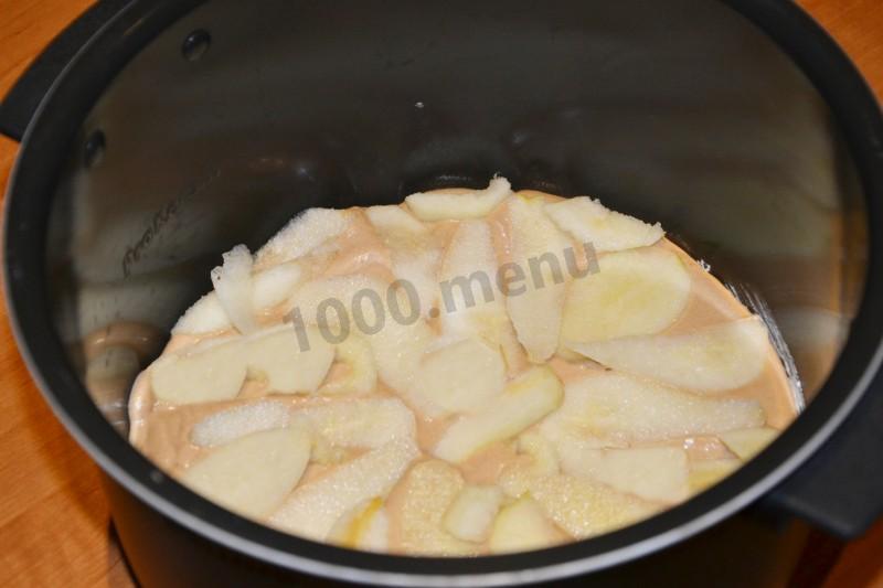 Шаг 10 приготовления Шоколадный пирог с грушами в мультиварке