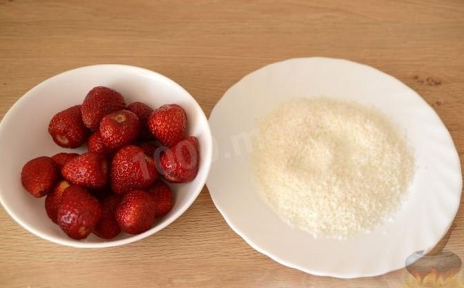 Шаг 4 приготовления Йогуртовые трюфели с клубникой и белым шоколадом