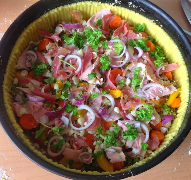 Шаг 3 приготовления Пирог киш с ветчиной и сыром