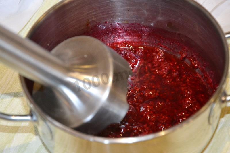 Шаг 12 приготовления Домашнее мороженое с малиновым соусом