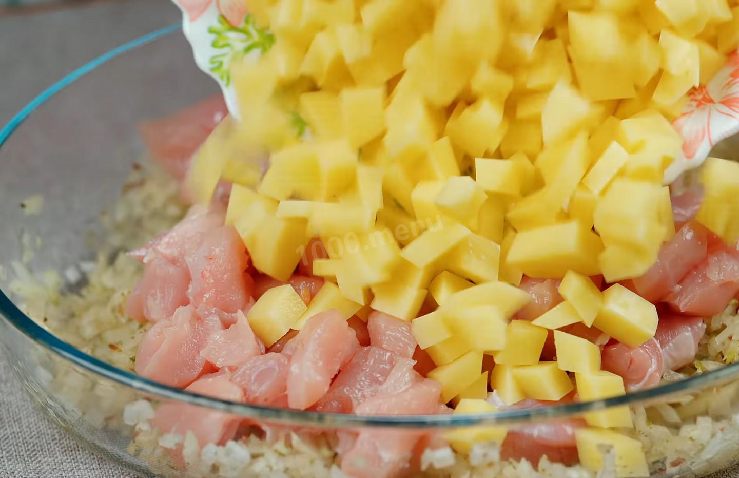 Шаг 15 приготовления Пирог с курицей и картошкой на кефире