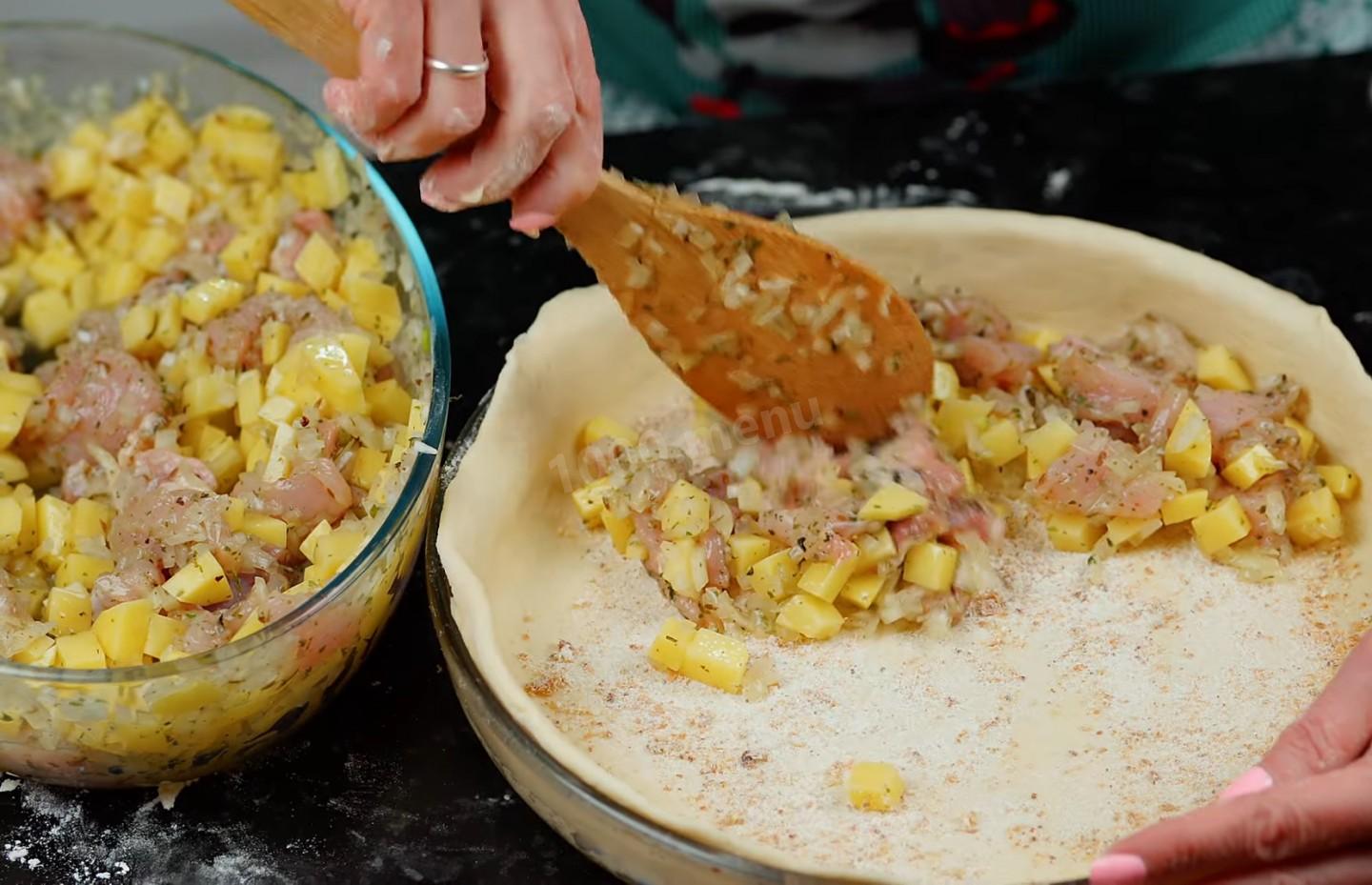 Шаг 23 приготовления Пирог с курицей и картошкой на кефире