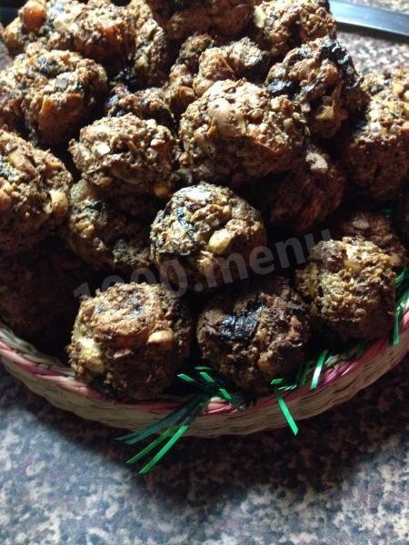 Шаг 9 приготовления Белковое шарики из орехов и сухофруктов