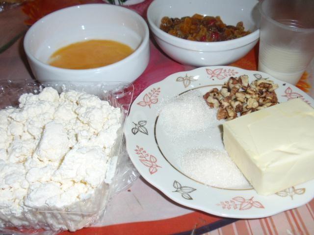 Шаг 1 приготовления Пасха заварная на твороге с цукатами и орехами