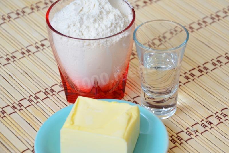Шаг 1 приготовления Французский пирог киш с курицей и грибами