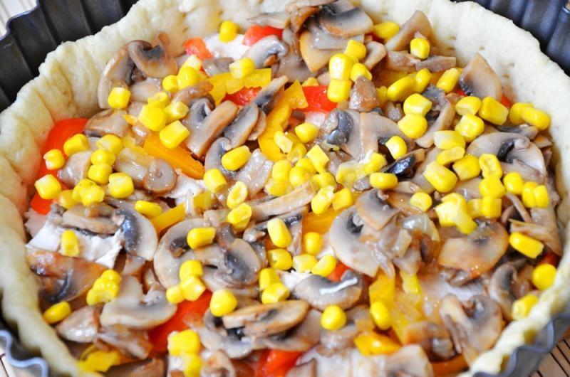 Шаг 10 приготовления Французский пирог киш с курицей и грибами