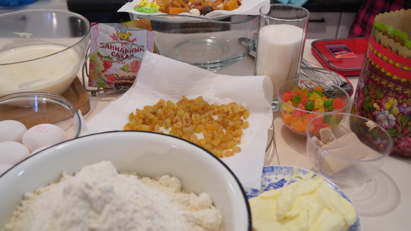 Шаг 1 приготовления Кулич на молоке с цукатами и грецкими орехами