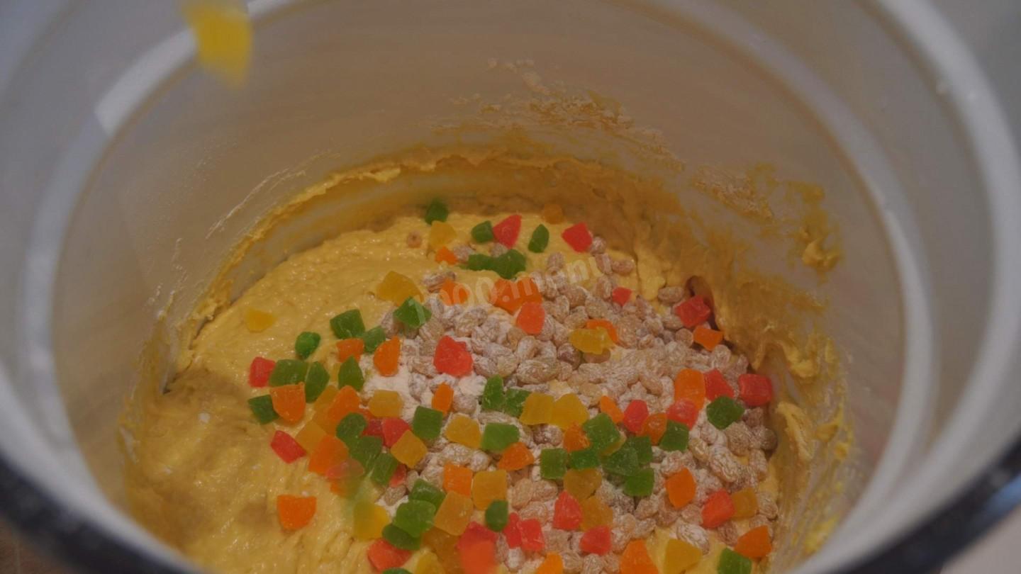 Шаг 13 приготовления Кулич на молоке с цукатами и грецкими орехами