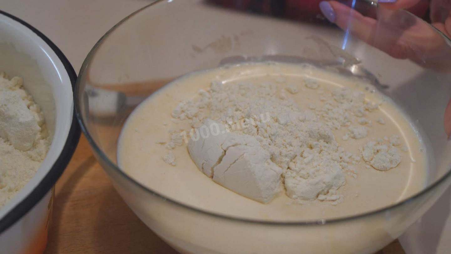 Шаг 3 приготовления Кулич на молоке с цукатами и грецкими орехами