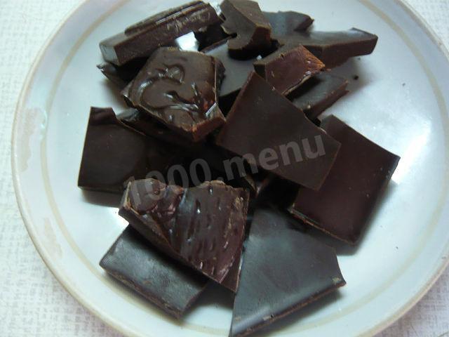 Шаг 4 приготовления Чернослив в шоколаде с орешками
