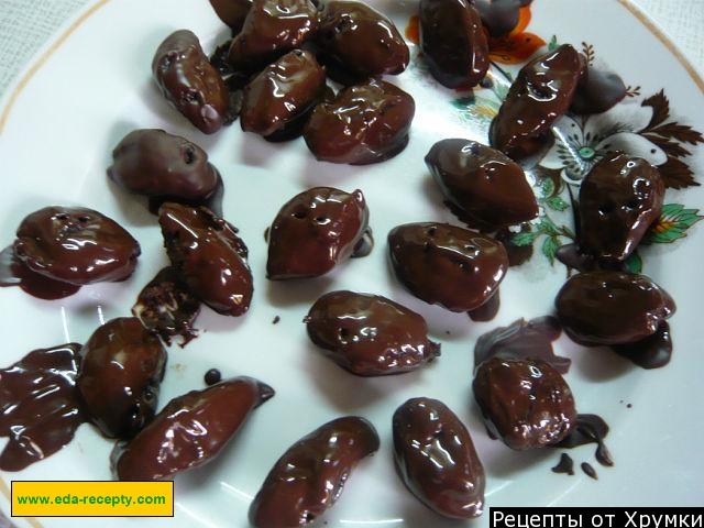 Шаг 5 приготовления Чернослив в шоколаде с орешками