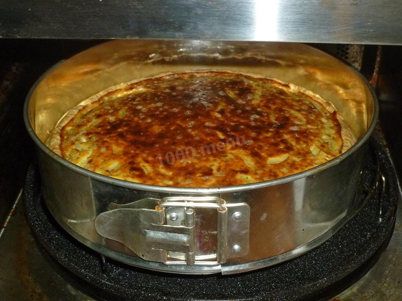 Шаг 20 приготовления Пирог с плавленным сыром и луком