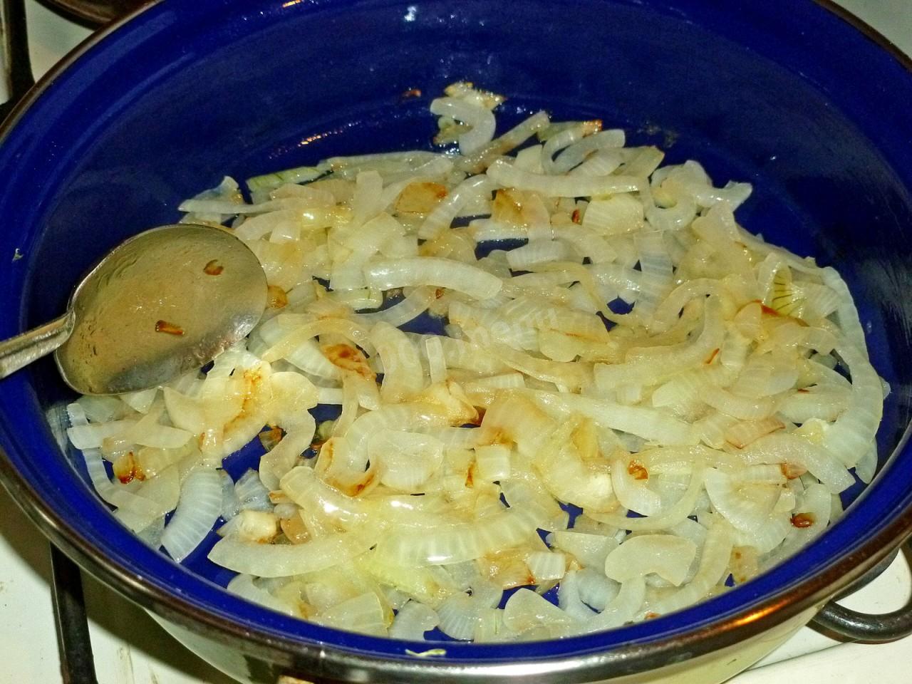 Шаг 9 приготовления Пирог с плавленным сыром и луком