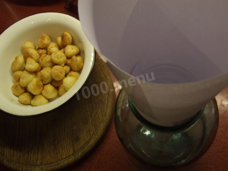 Шаг 4 приготовления Шоколадная елка из профитролей Croquembouche