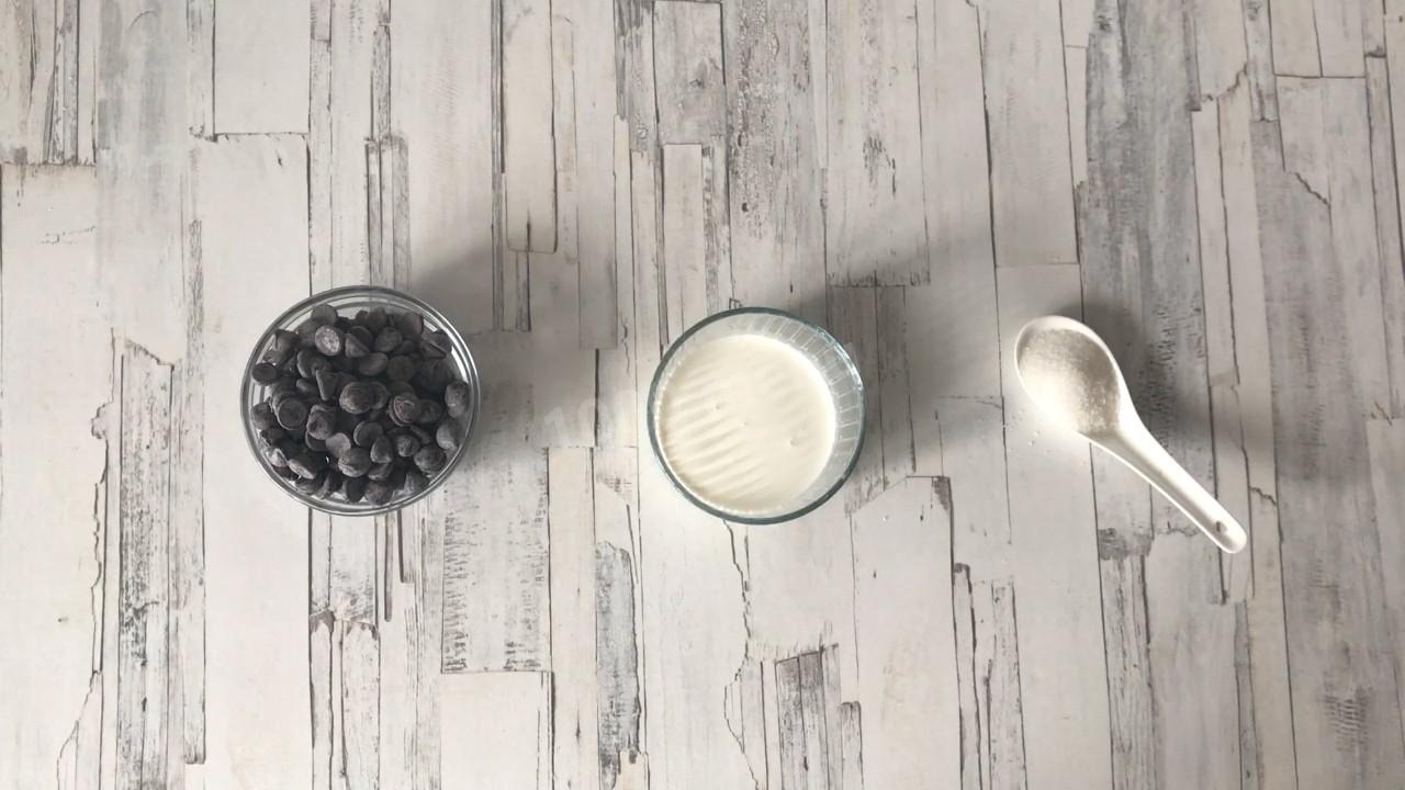 Шаг 6 приготовления Кексы с шоколадной начинкой