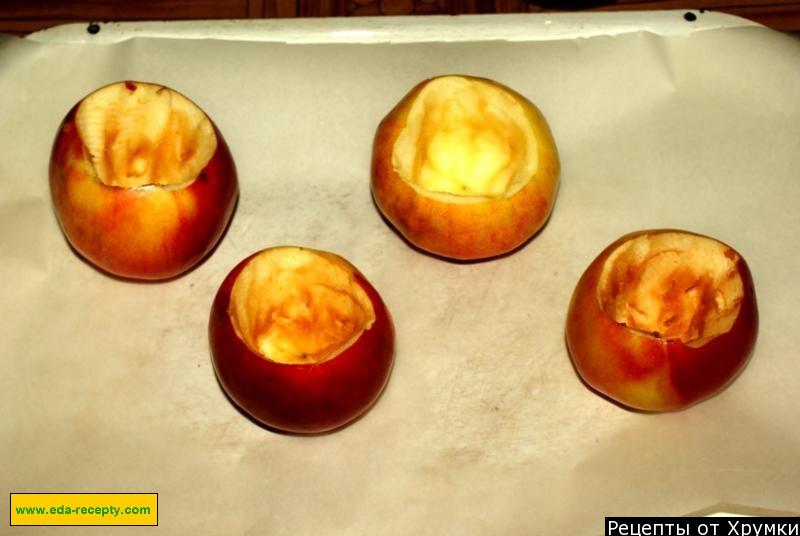 Шаг 8 приготовления Запеченные яблоки с творогом, маком и орехами в духовке