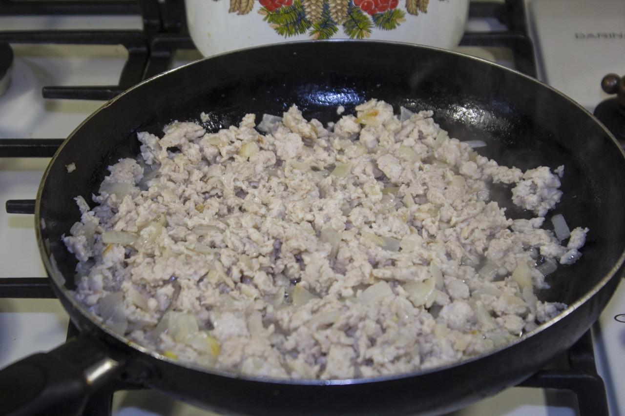 Шаг 5 приготовления Пирог с рисом и фаршем