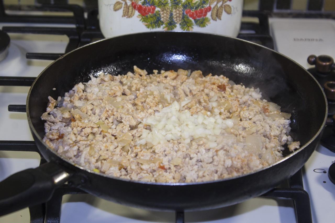 Шаг 8 приготовления Пирог с рисом и фаршем