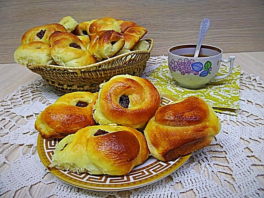 Обложка рецепта Булочки с курагой из дрожжевого теста