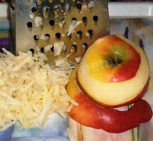Шаг 2 приготовления Яблоки в микроволновке с ягодами и корицей