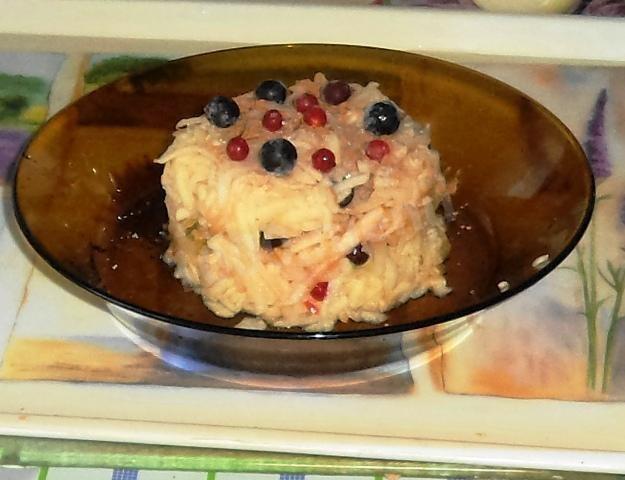 Шаг 3 приготовления Яблоки в микроволновке с ягодами и корицей